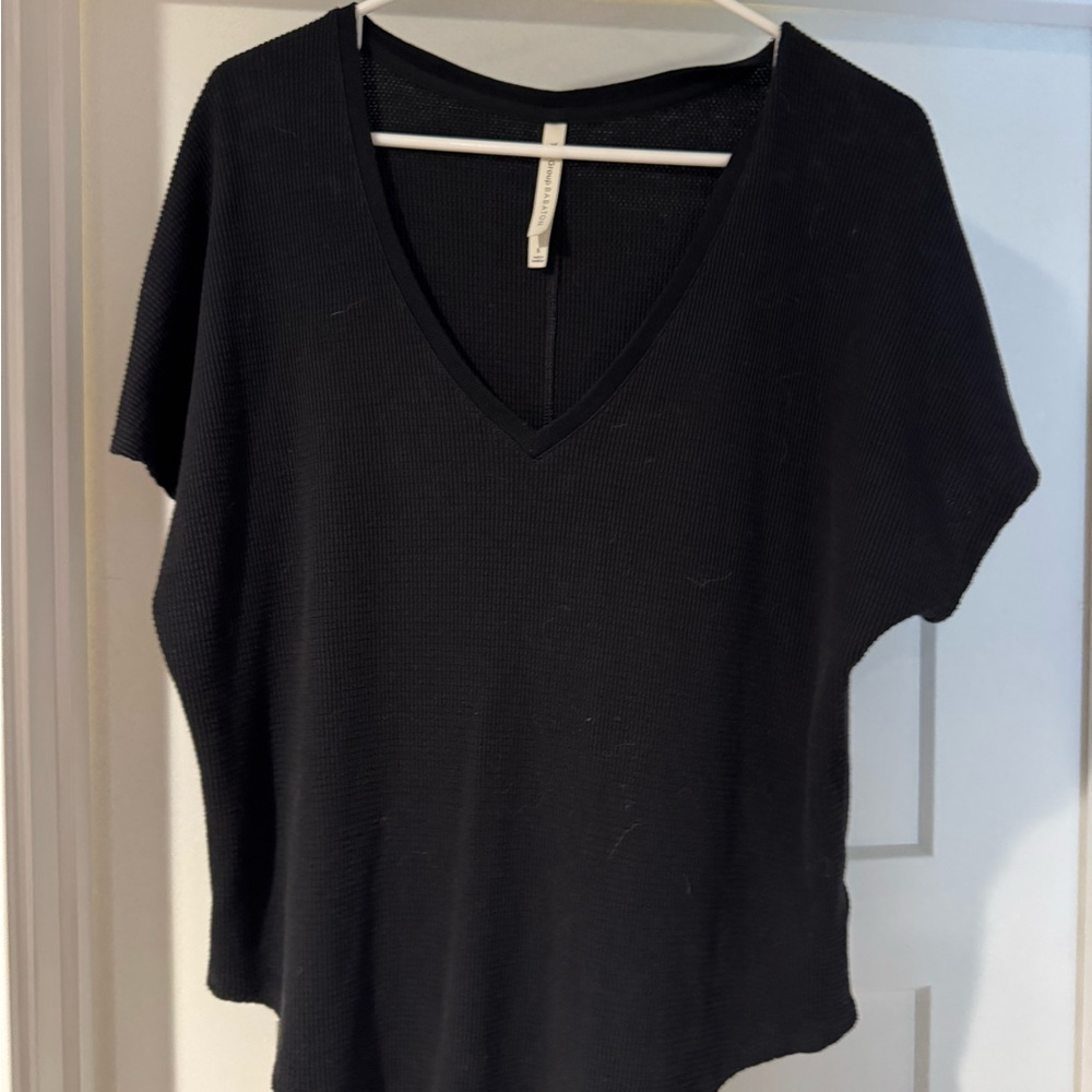 Babaton Boxy Short Sleeve V-Neck Tee